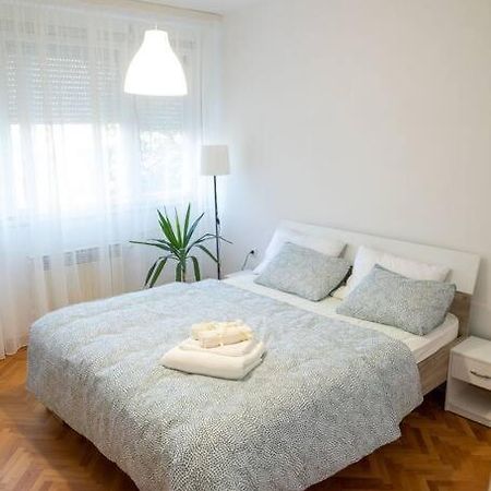 Dora Apartment Ni Buitenkant foto