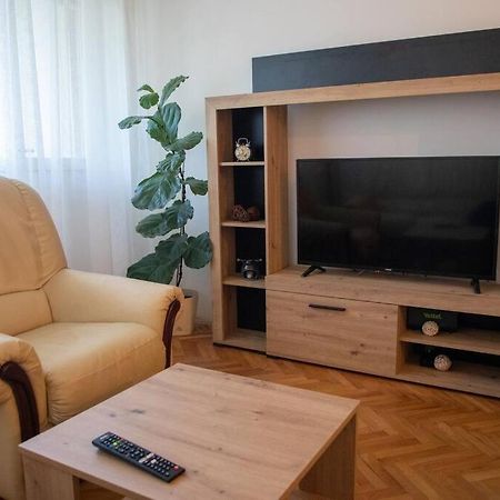 Dora Apartment Ni Buitenkant foto