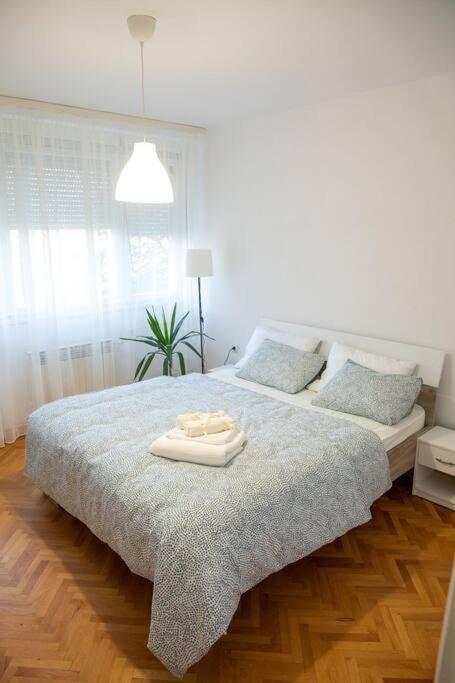 Dora Apartment Ni Buitenkant foto