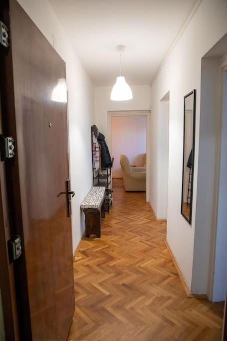 Dora Apartment Ni Buitenkant foto