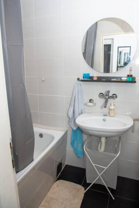 Dora Apartment Ni Buitenkant foto