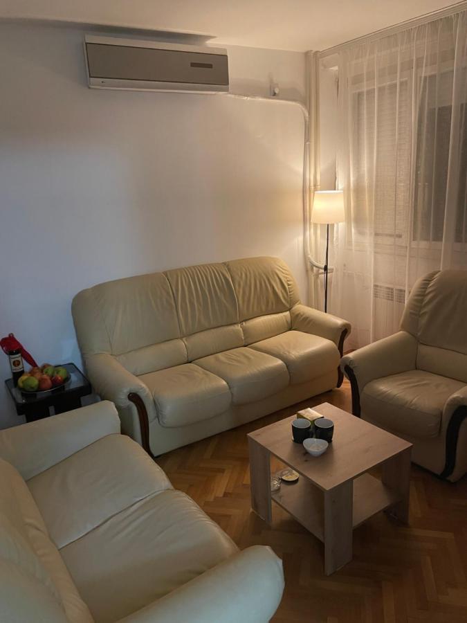 Dora Apartment Ni Buitenkant foto