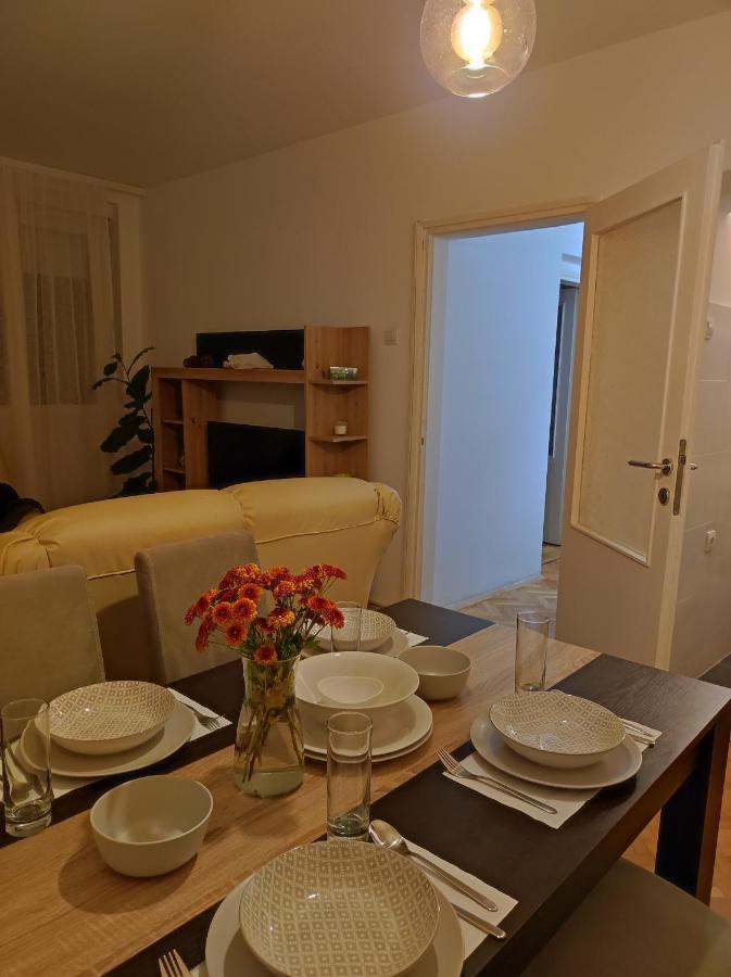 Dora Apartment Ni Buitenkant foto